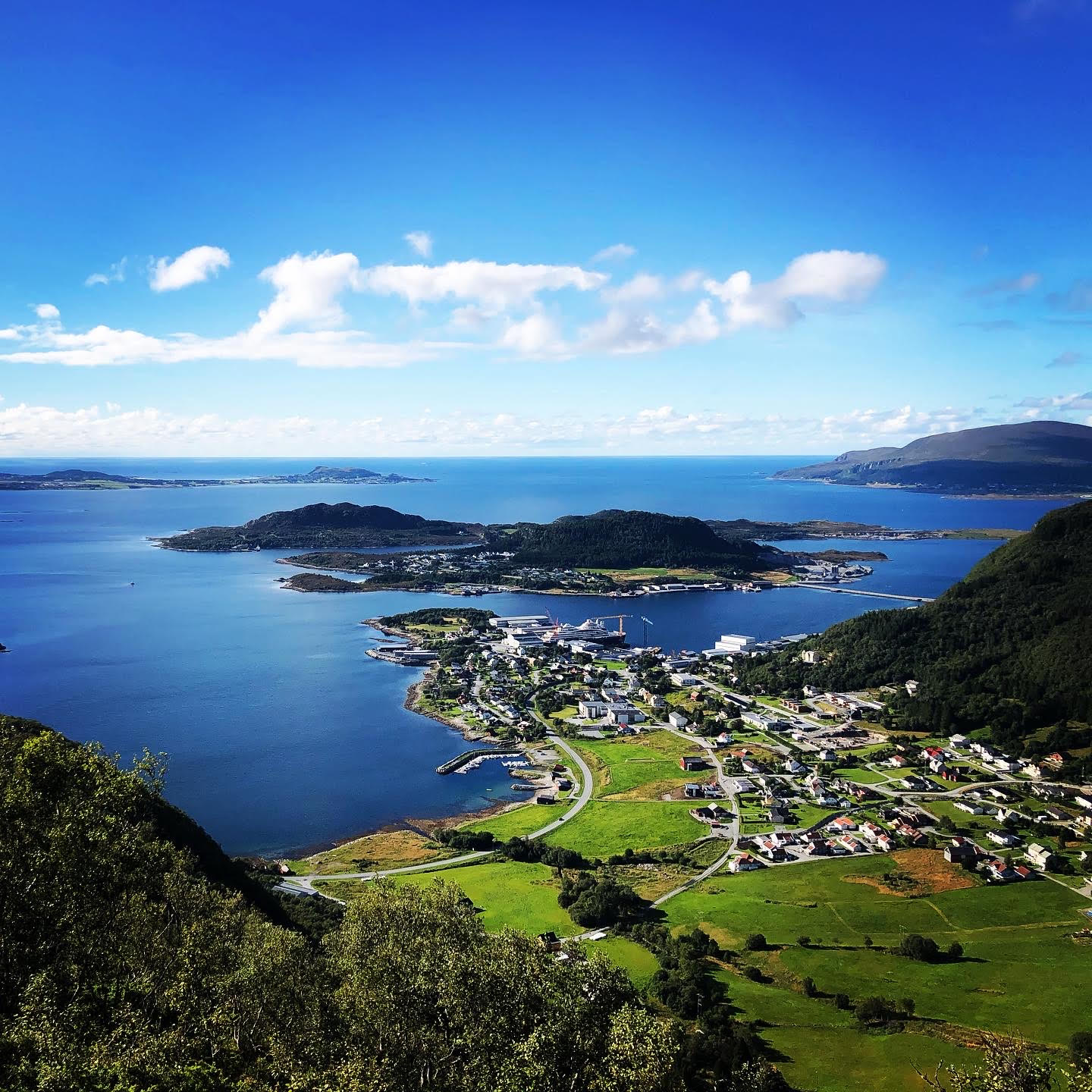 S&oslash;vika coastal view
